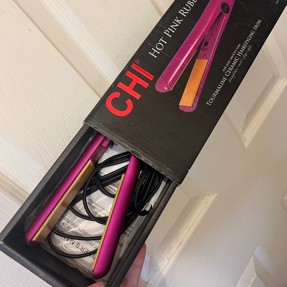 Brand New Chi Straightener